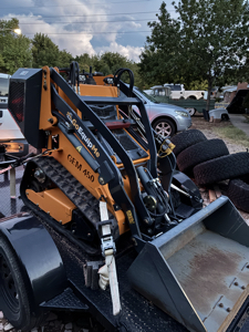 GEM 450 Skid Steer W/ Tilt Trailer