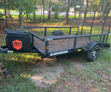 9Ft x 5.5ft trailer with Ramp and storage box 