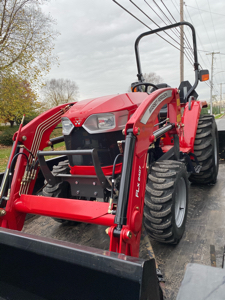 Compact tractor