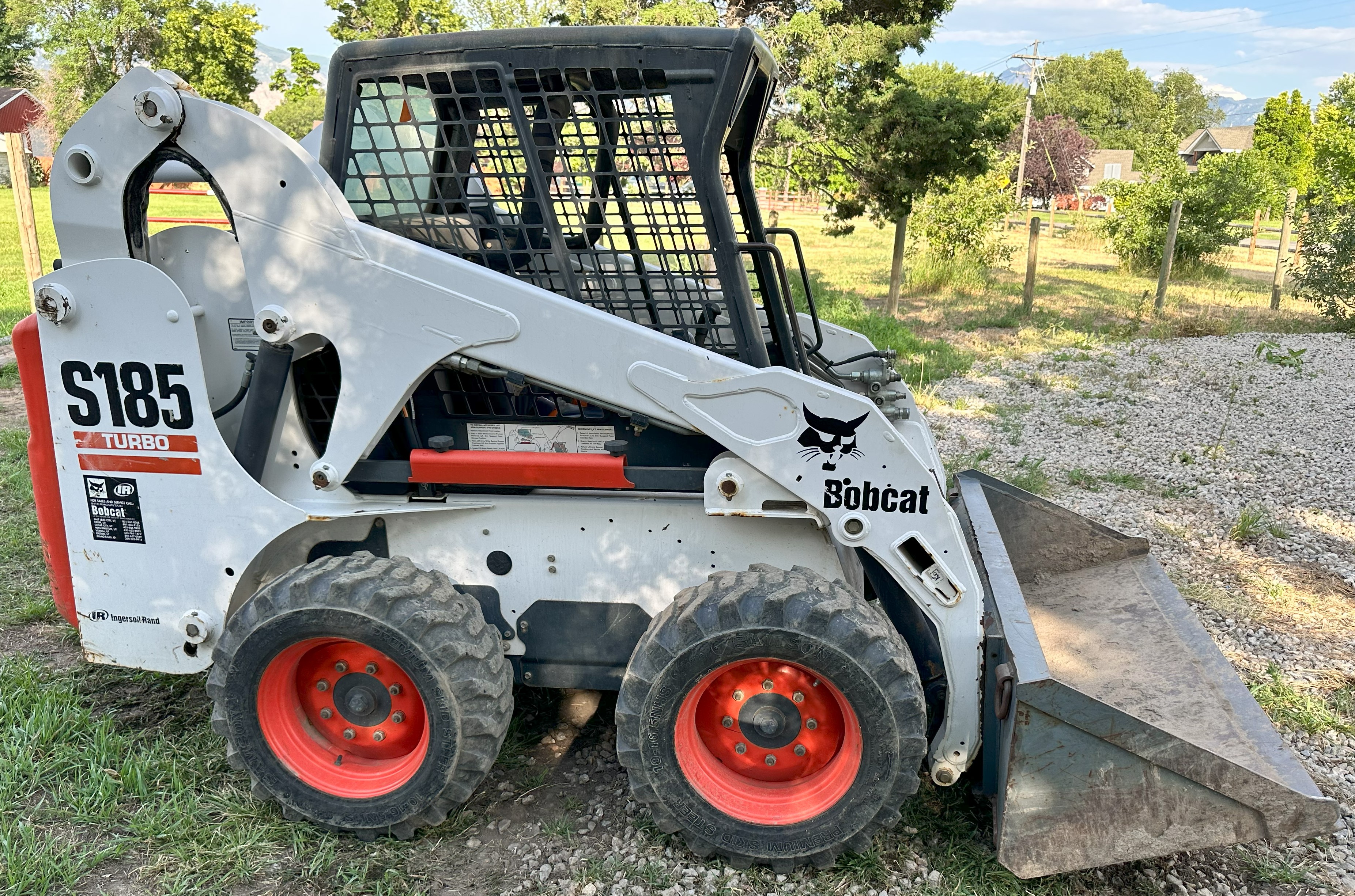 S185 Bobcat skid steer