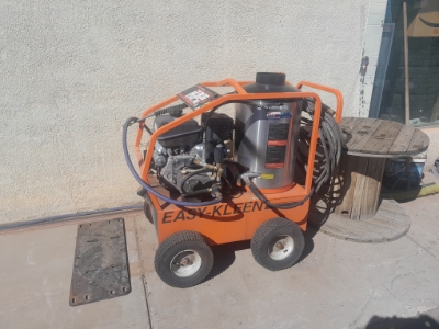 Heated pressure washer