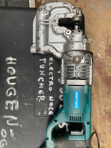Metal hole puncher