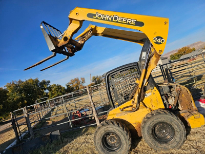 John Deere 240 skid steer 