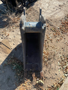 John Deere 12” Bucket