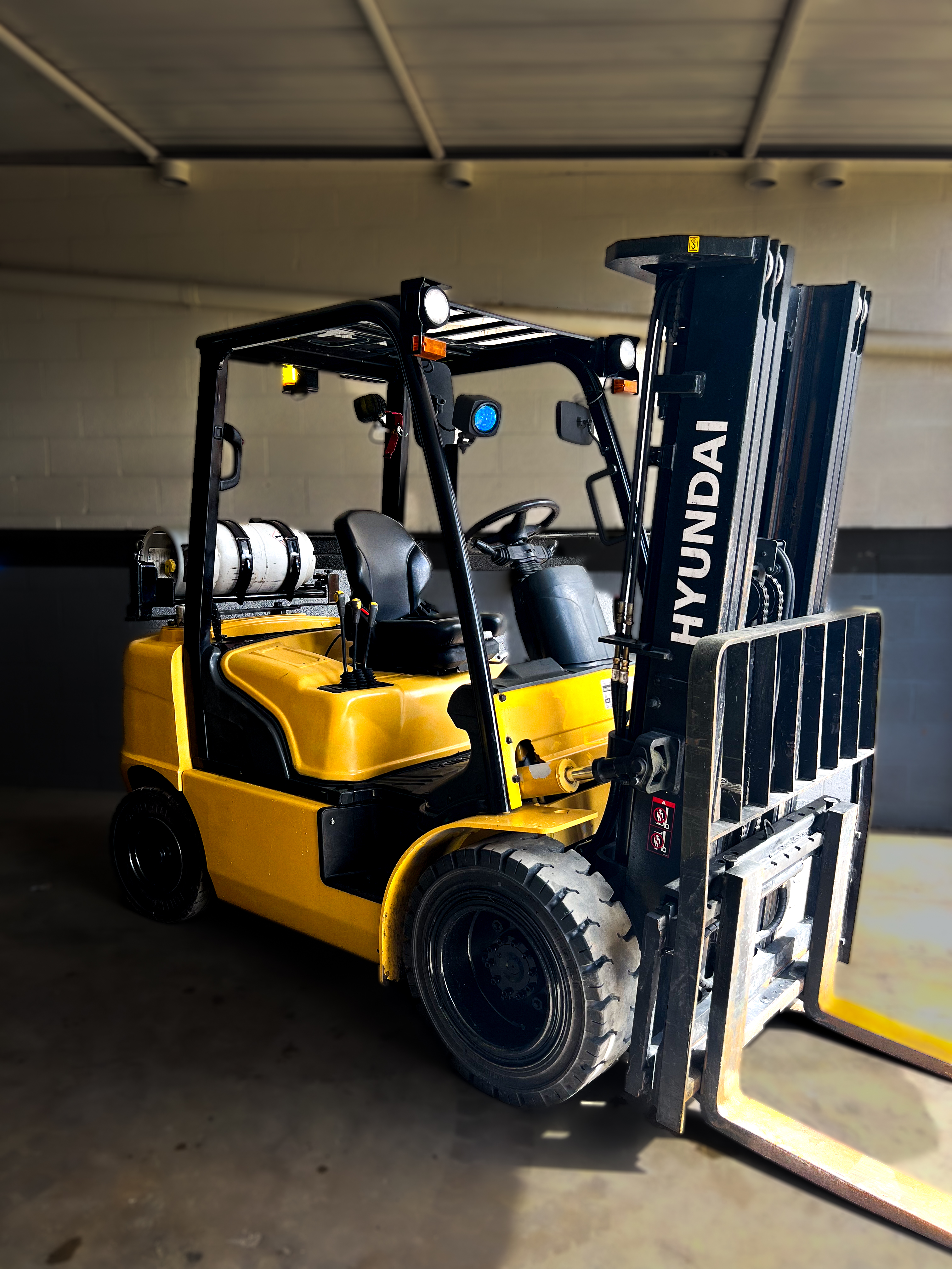 USED (GOOD) HYUNDAI FORKLIFT