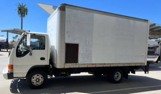 1998 Isuzu Box Truck w/ Lift Gare