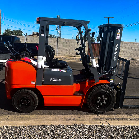 BRAND NEW MONTACARGA FORKLIFT