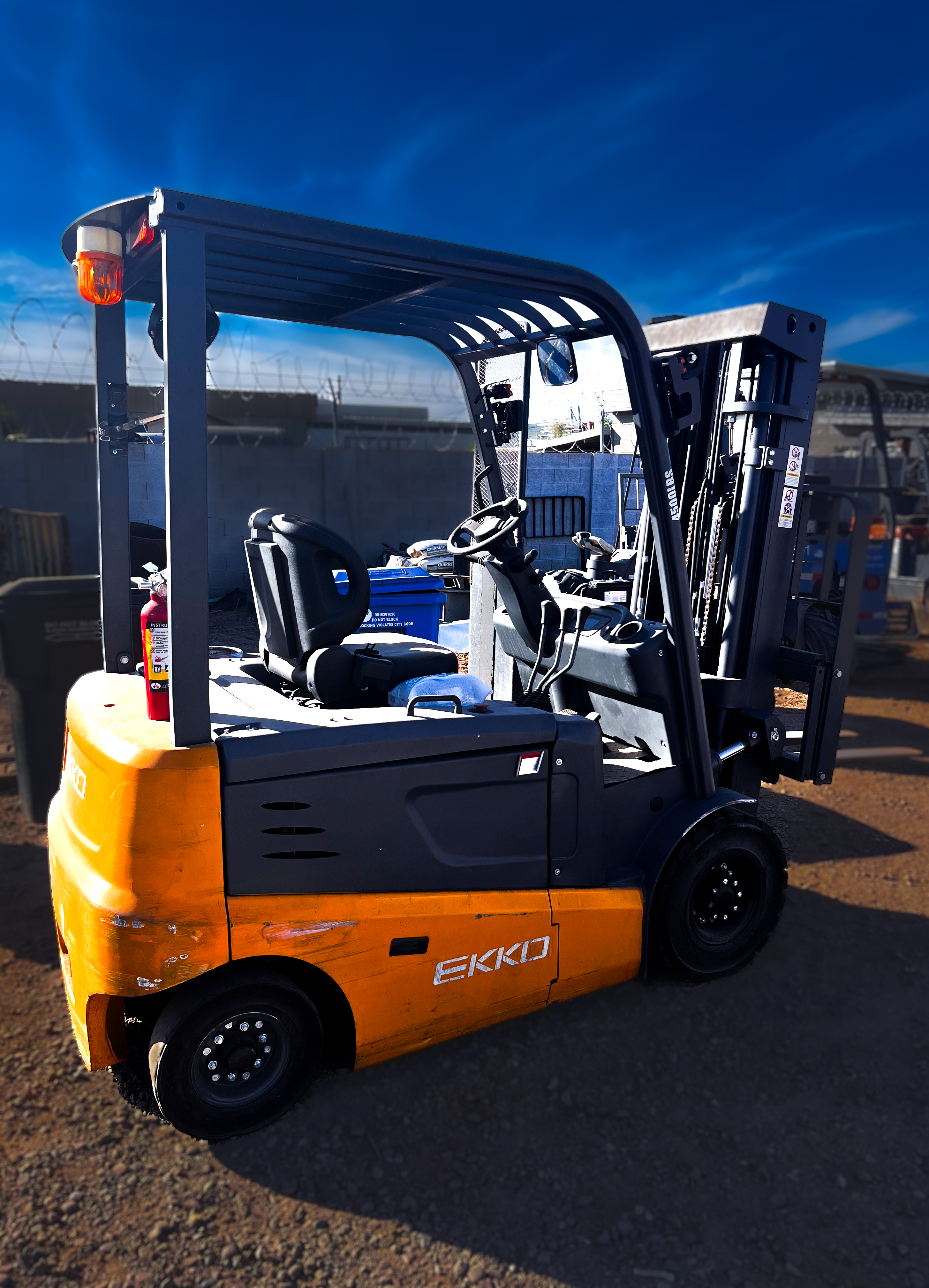 LIKE NEW EKKO FORKLIFT