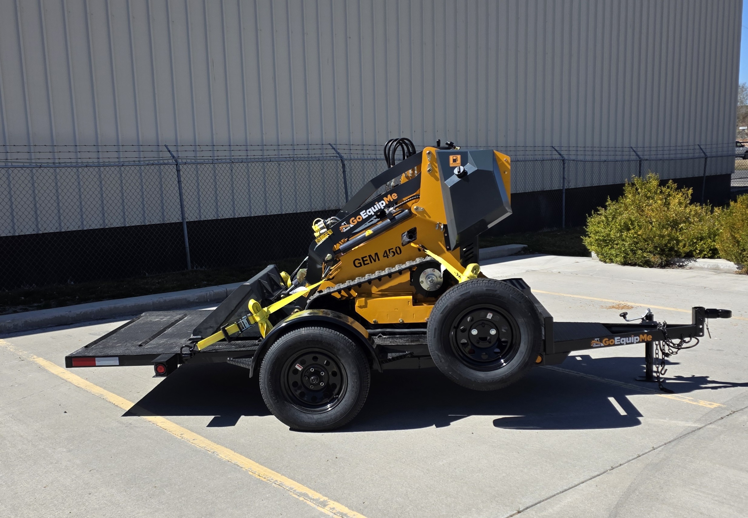 Mini Skid Steer w Trailer