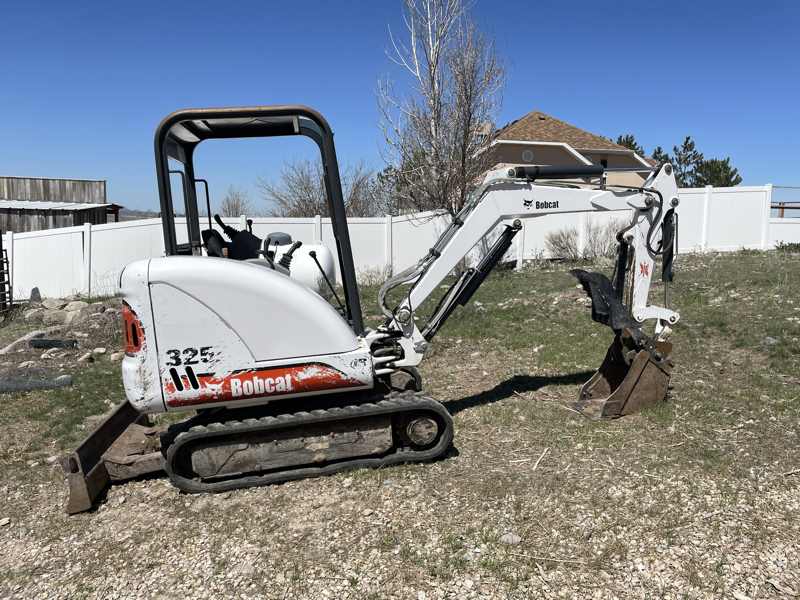 Bobcat 325 Mini Excavator for rent