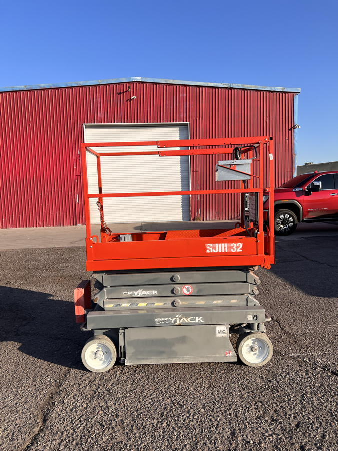 19’ Skyjack Scissor Lift