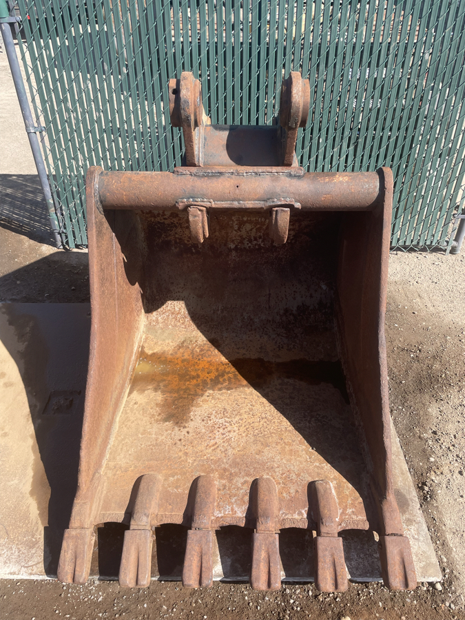 "6-Teeth Excavator Bucket - 33"" Tall x 3ft wide"