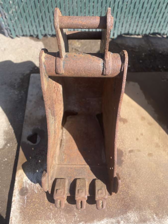 "3-Teeth Excavator Bucket - 24"" Tall x 16"" Wide"
