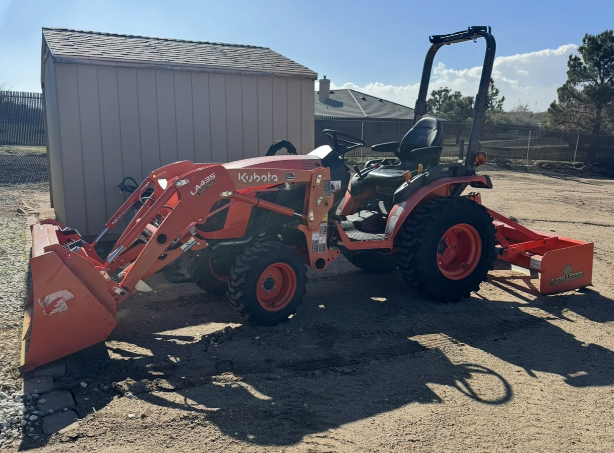 Tractor - Kubota B2301 with Loader & Scraper Box