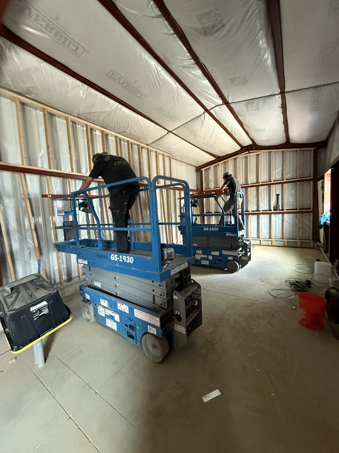 SCISSOR LIFT