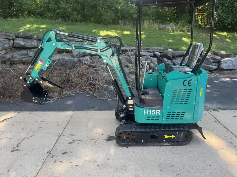 Mini Excavator - AGT H15R - Residential Work